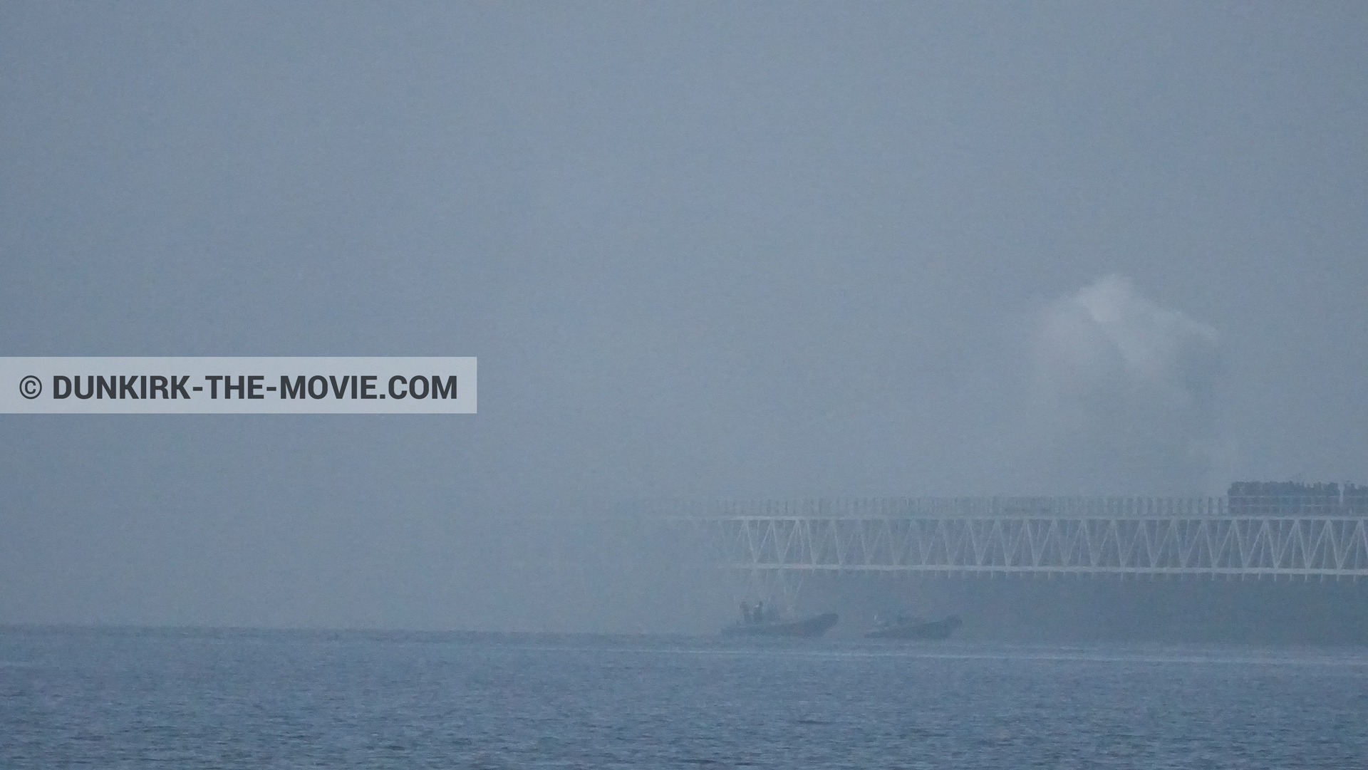 Fotos con humo blanco, muelle del ESTE, zodiaco,  durante el rodaje de la película Dunkerque de Nolan