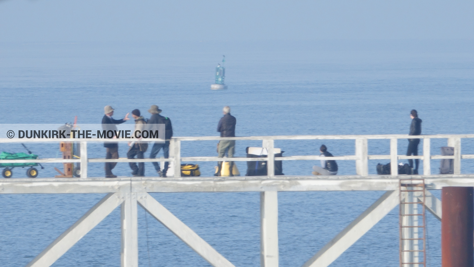 Fotos con muelle del ESTE, Christopher Nolan, equipo técnica,  durante el rodaje de la película Dunkerque de Nolan