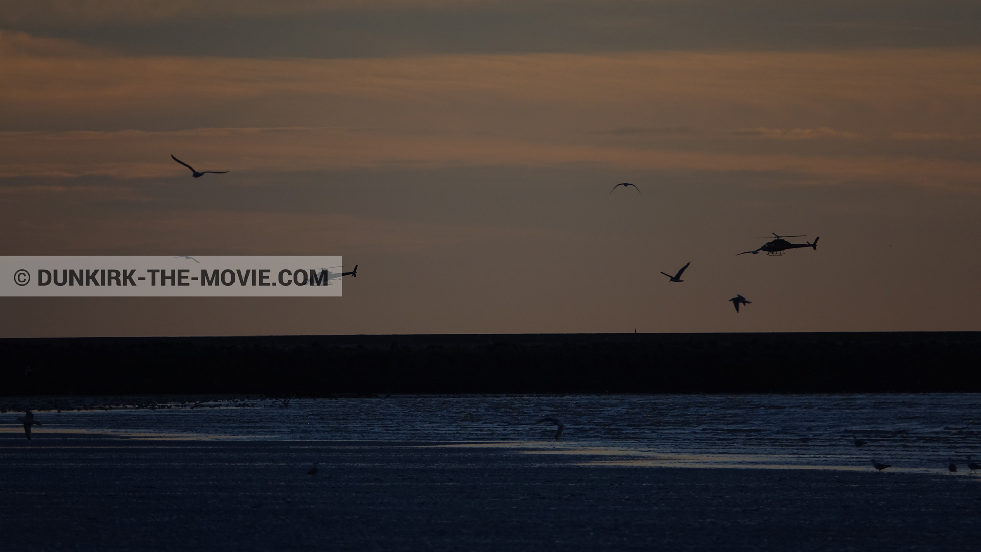 Fotos con cielo anaranjado, cámara helicóptero,  durante el rodaje de la película Dunkerque de Nolan